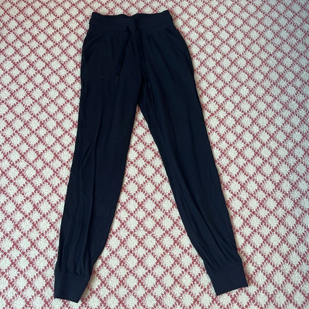 Lululemon Stretch High-Rise Jogger
Full Length (Align)